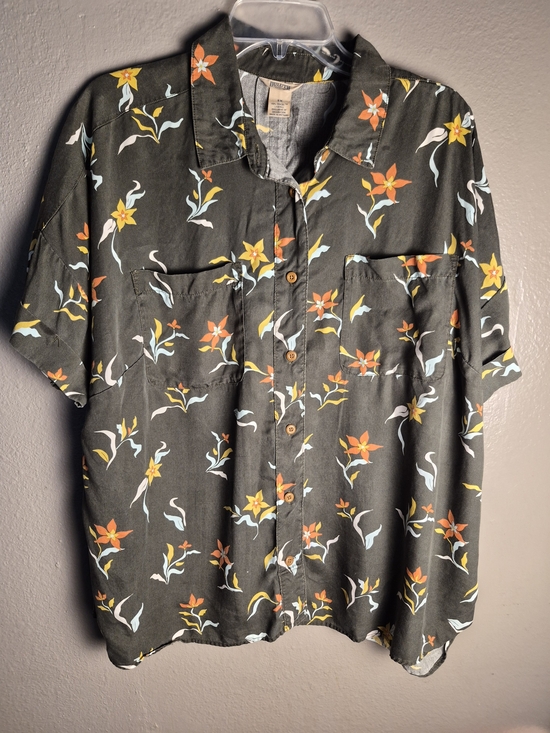 Duluth Trading Co Tops - Duluth Trading Co Dark Green Floral Short-Sleeve Button-Down Shirt